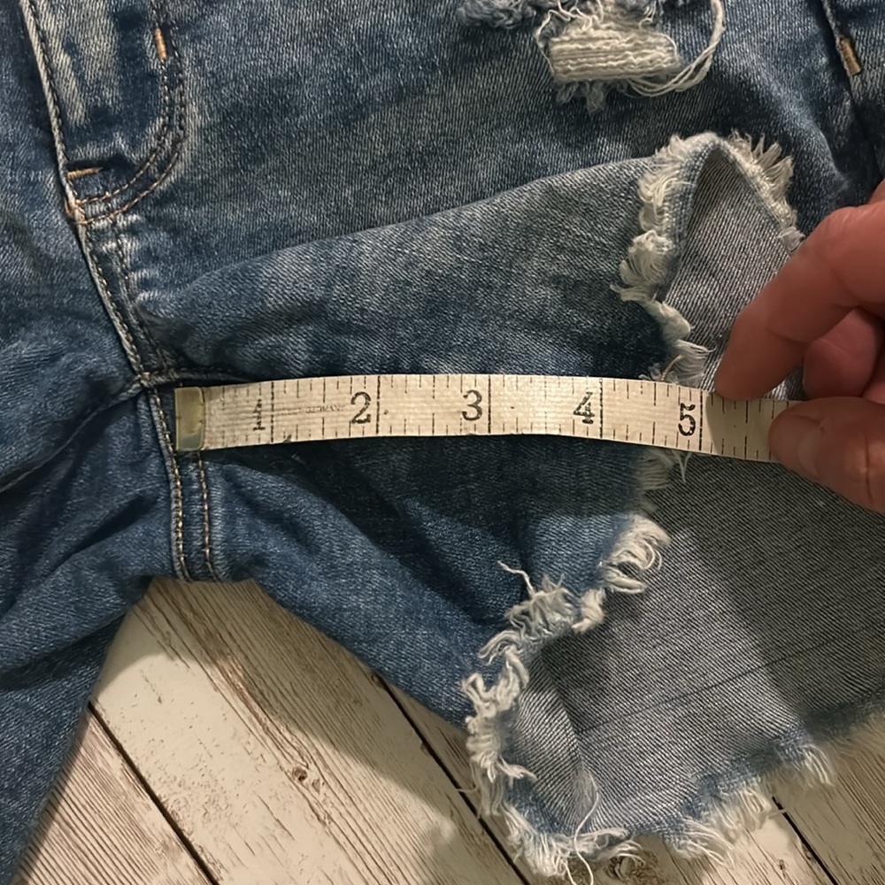 “American Eagle” next level stretch denim, ripped, 5” inseam shorts - size 8 - Picture 6 of 8